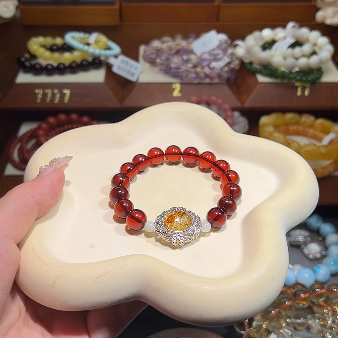 血珀手串未镶嵌多*比