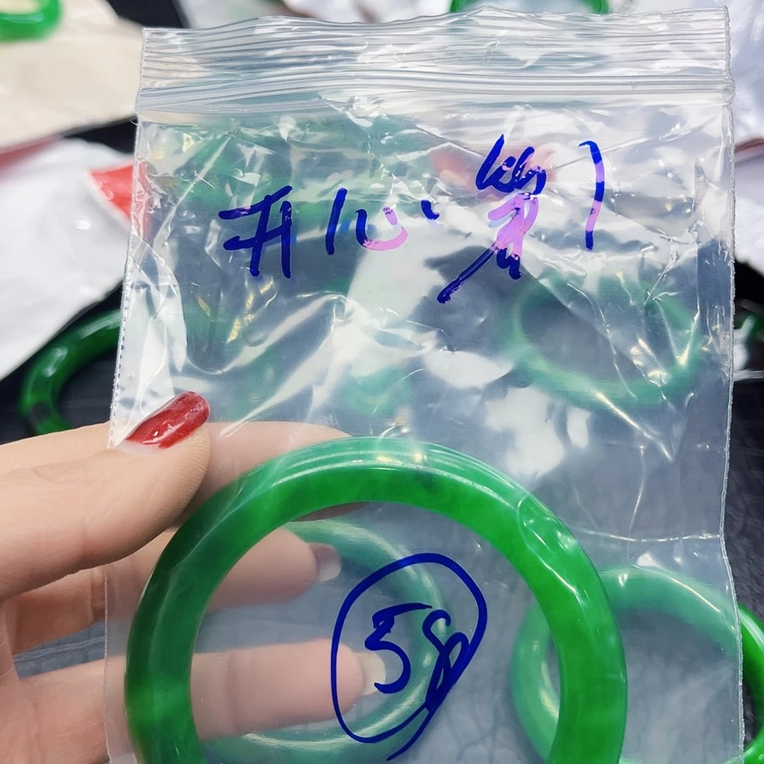 翡翠手镯未镶嵌开**一多样性