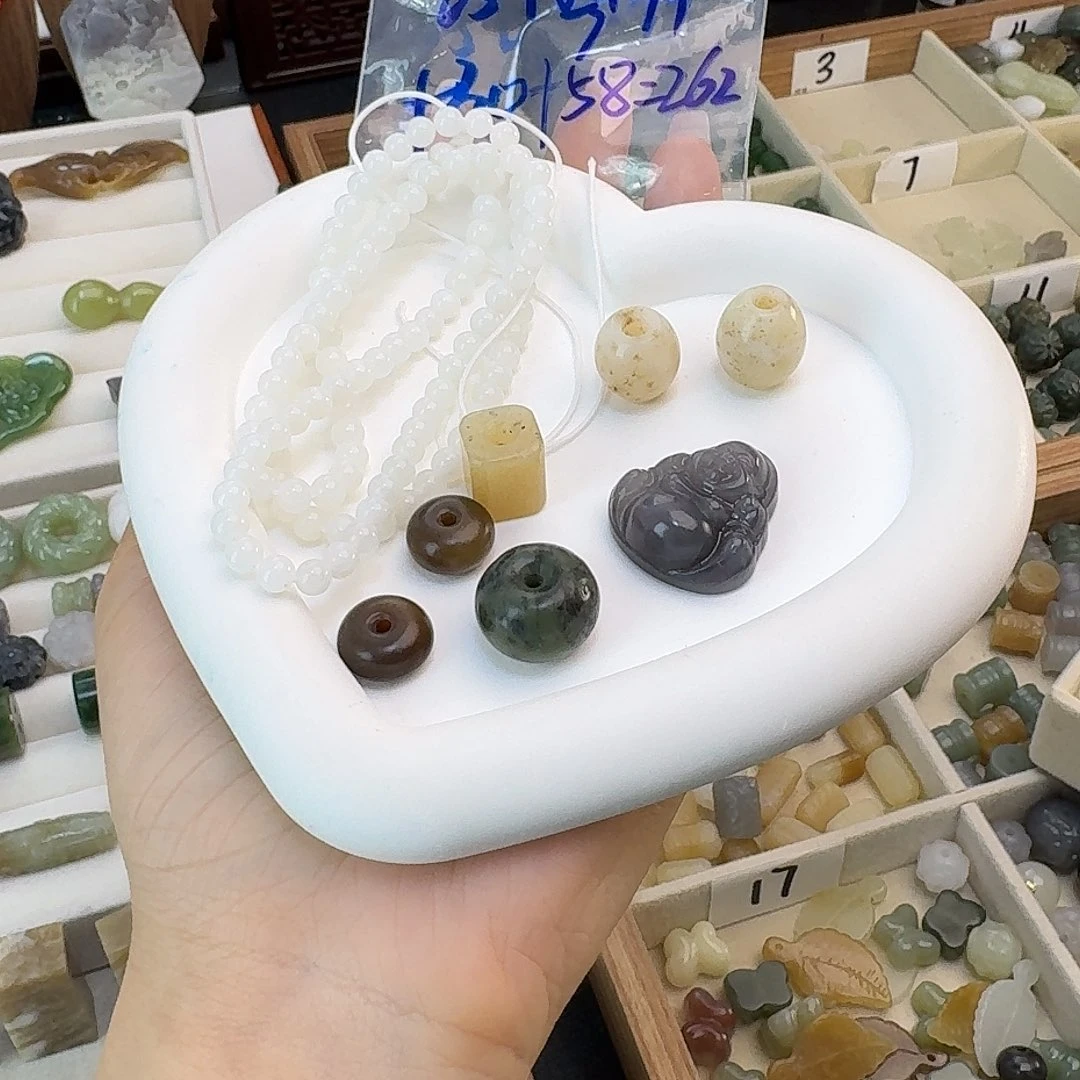 红***和田玉未镶嵌珠宝半成品