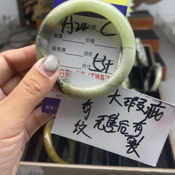 蛇纹石玉未镶嵌手镯