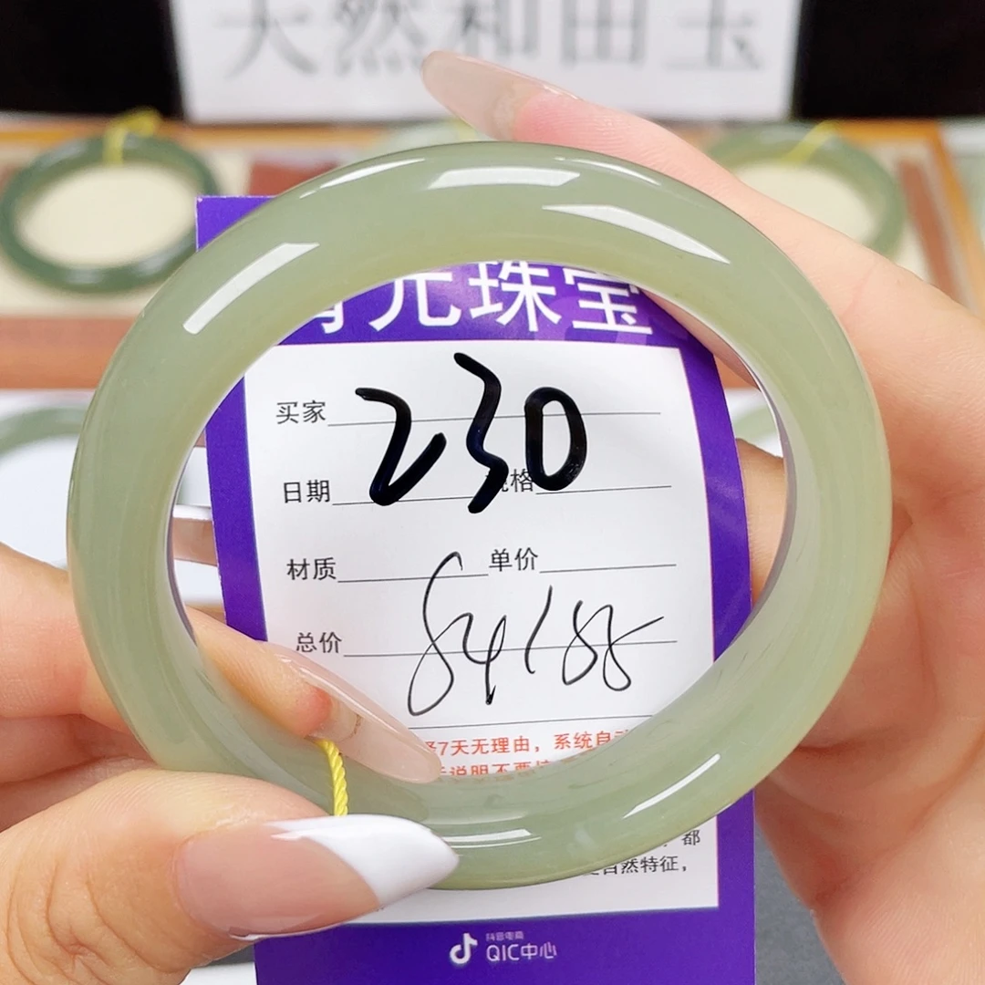 和田玉手镯未镶嵌