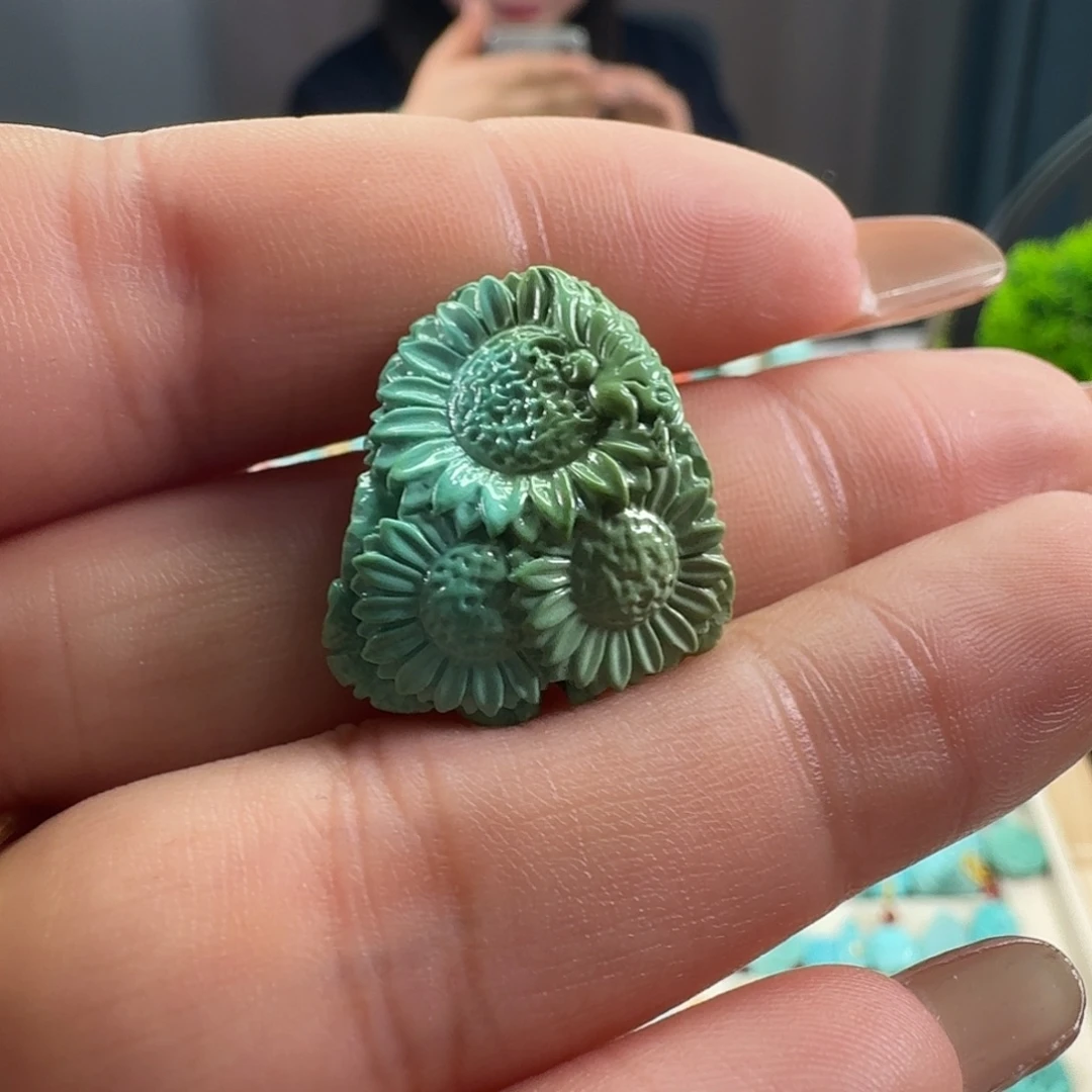 绿松石未镶嵌颈饰