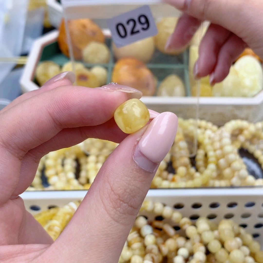 琥珀未镶嵌珠宝奇石