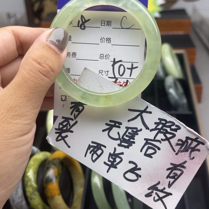 夏***至未镶嵌蛇纹石玉手镯