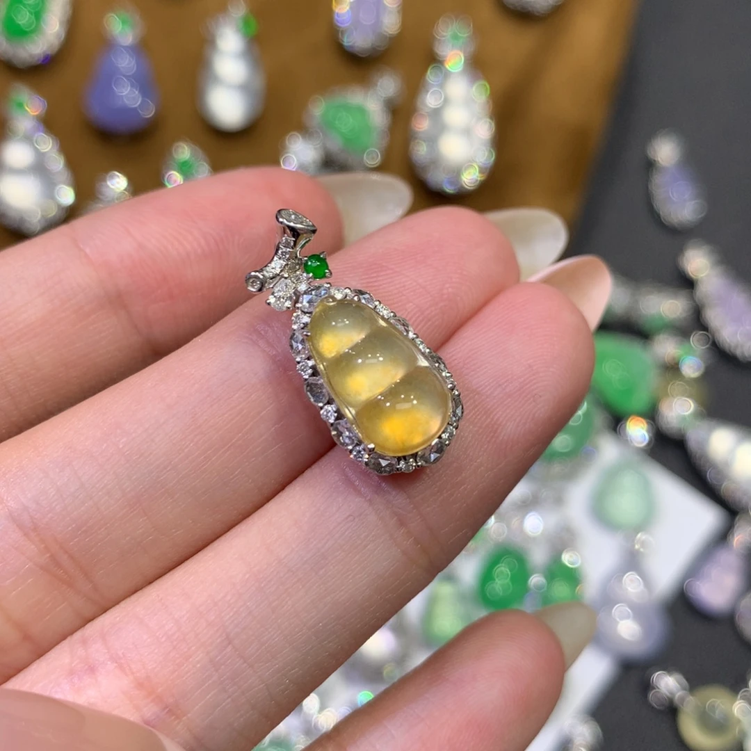 亚***ෆ翡翠18K金镶嵌吊坠(赠链)炸光冰黄豆子