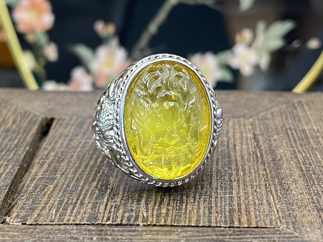 天然琥珀蜜蜡雕刻龙925银镶戒指