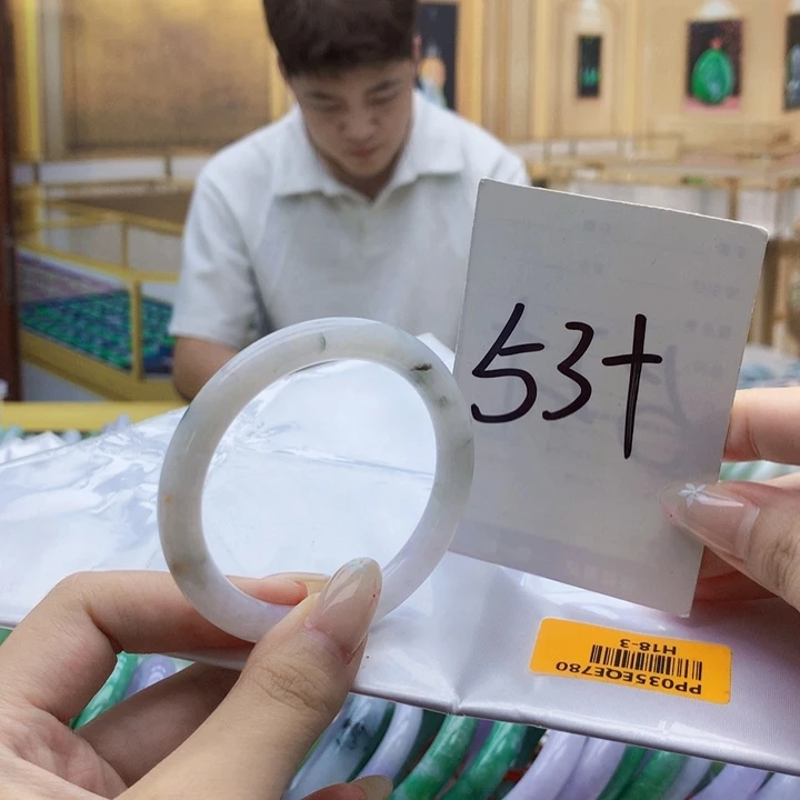 翡翠未镶嵌手镯000……