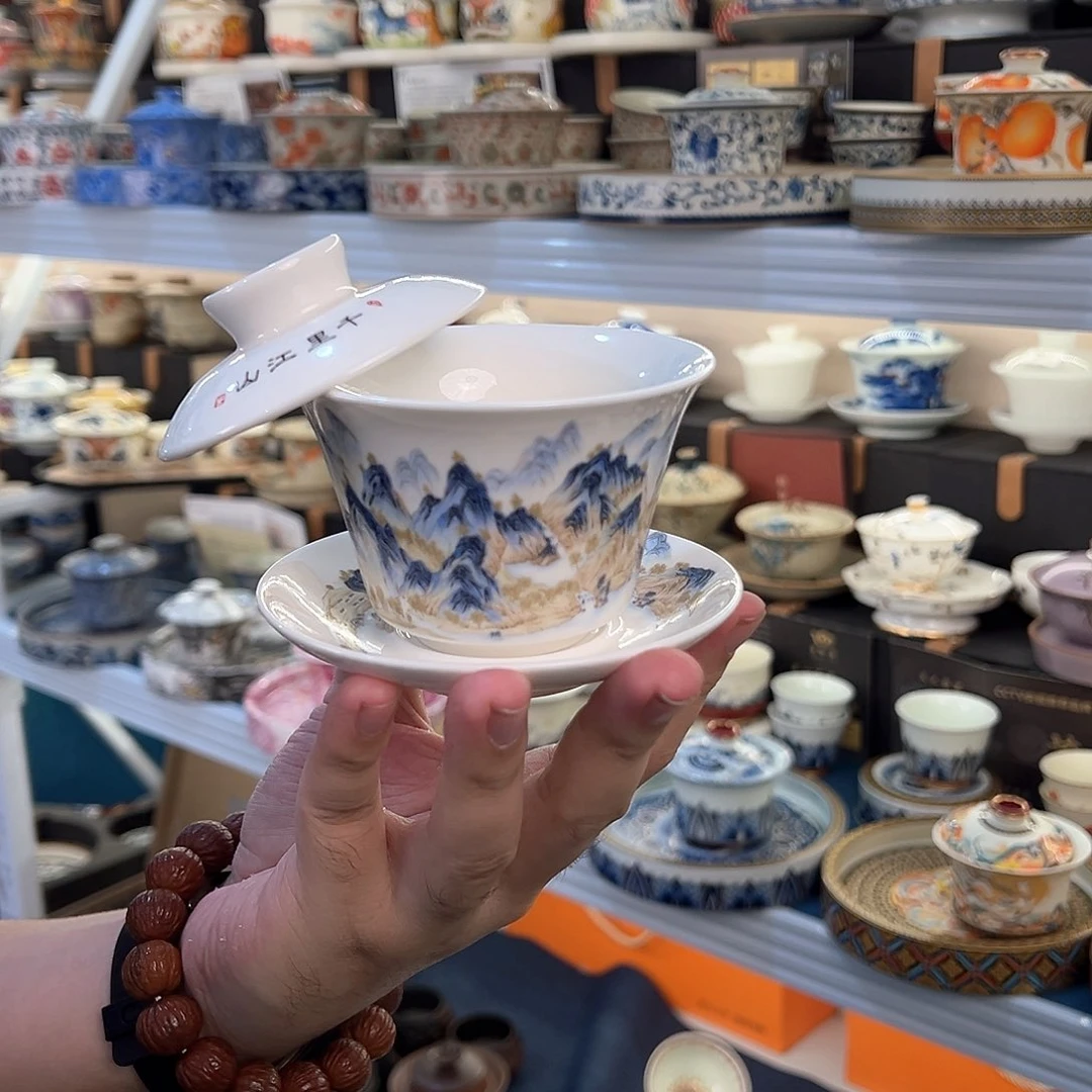 盖碗很漂亮，非常喜欢