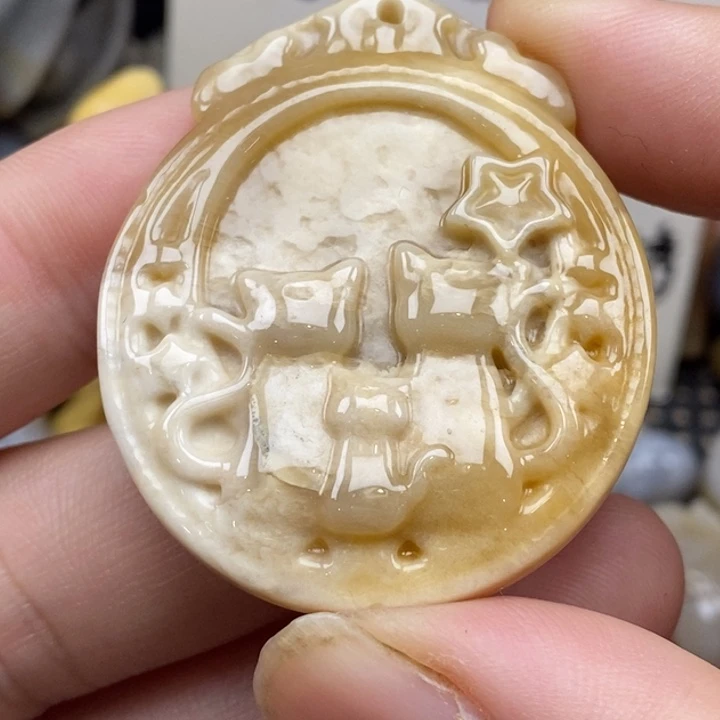 硅化珊瑚（珊瑚玉）未镶嵌颈饰