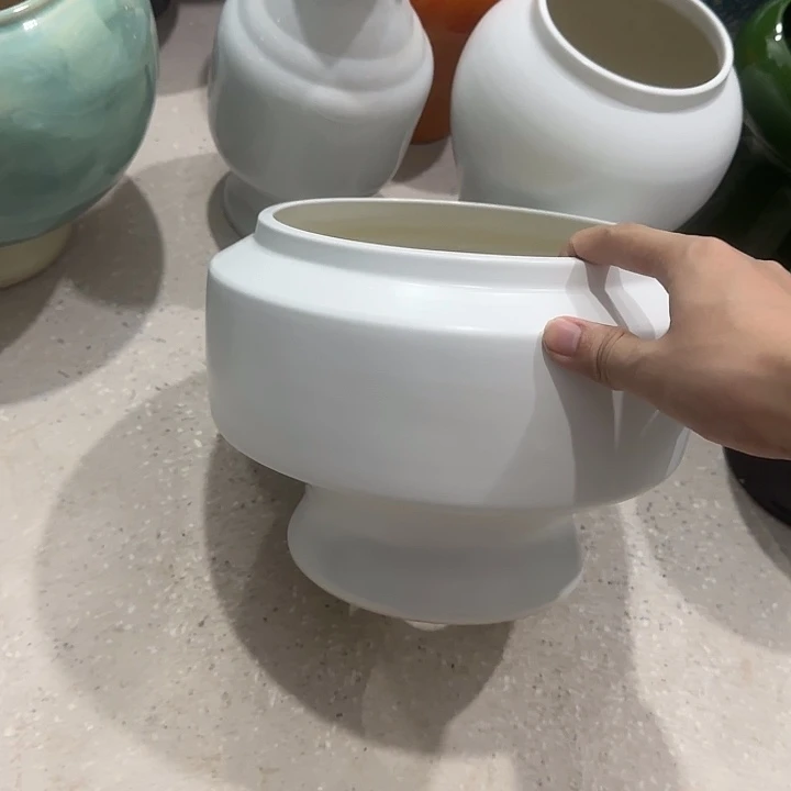 白泥花盆微瑕有孔