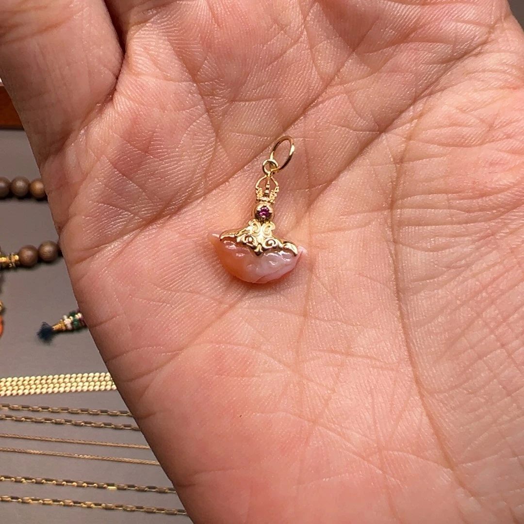 玛瑙/玉髓18K金镶嵌颈饰