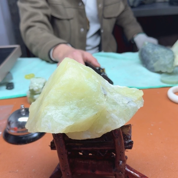 蛇纹石玉原石未镶嵌龙*16