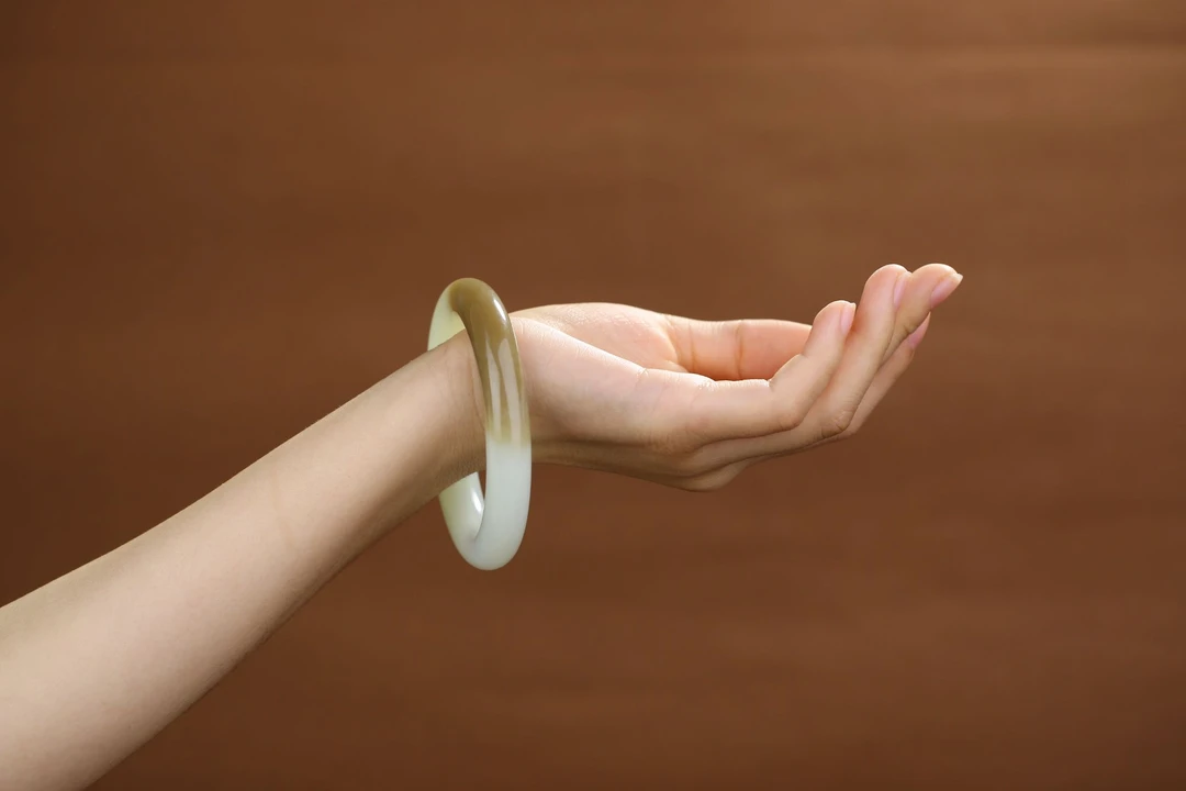 和田玉羊脂白糖白手镯 圈号：57.2mm