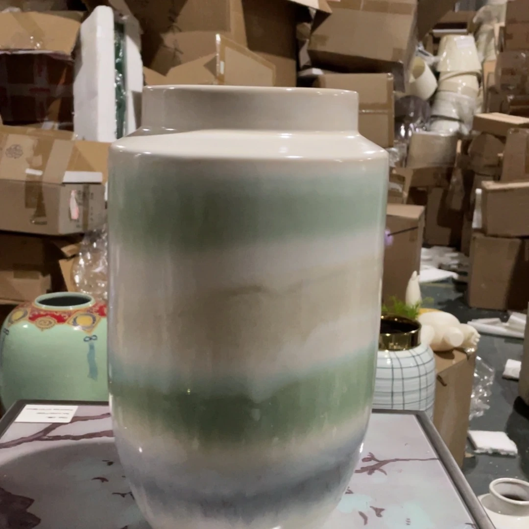 陶瓷工艺品，摆件花瓶。