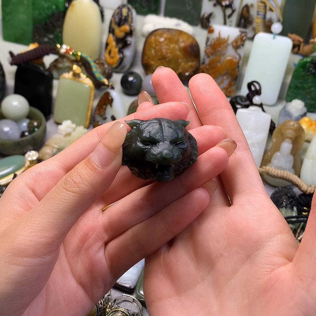 未镶嵌和田玉挂件老**了