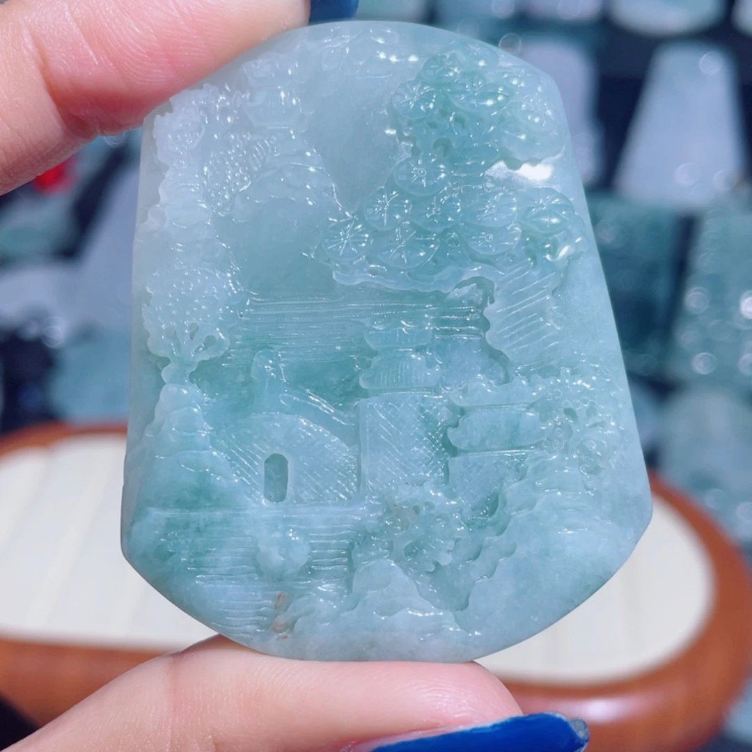 翡翠未镶嵌颈饰山水