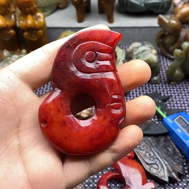 蛇纹石玉未镶嵌颈饰穿*