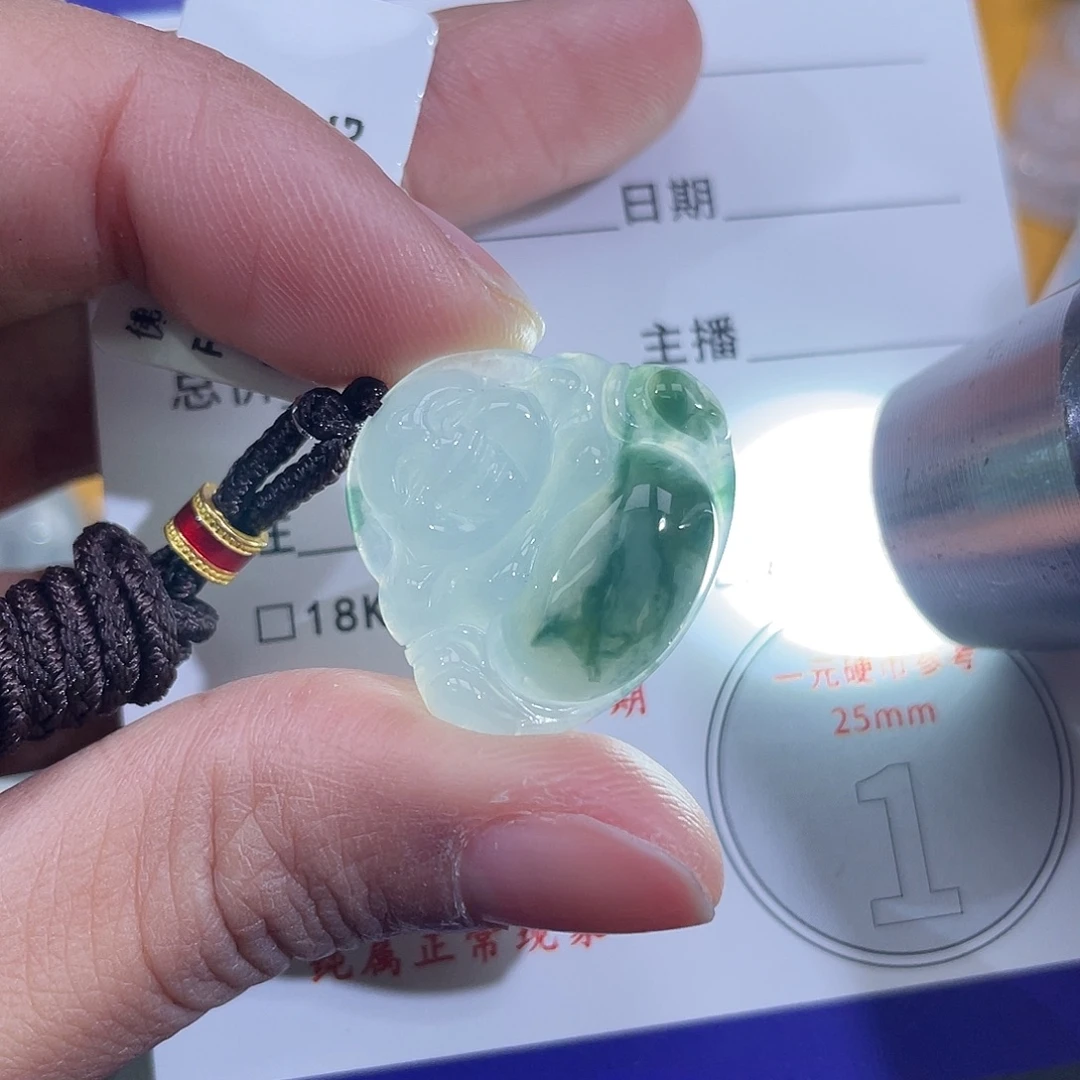 翡翠未镶嵌颈饰佛公