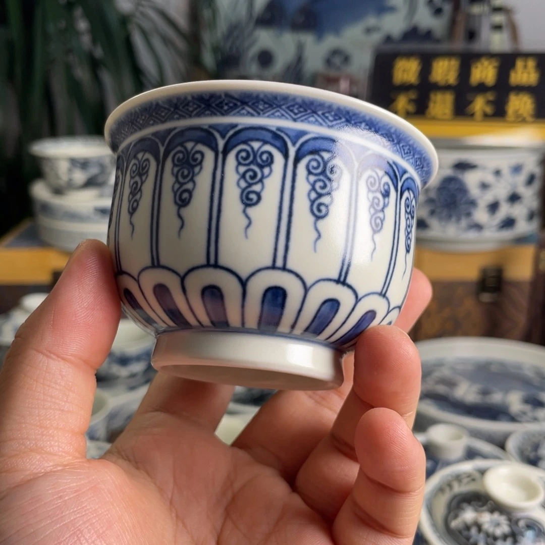 陸*陸元青花宝箱纹杯子