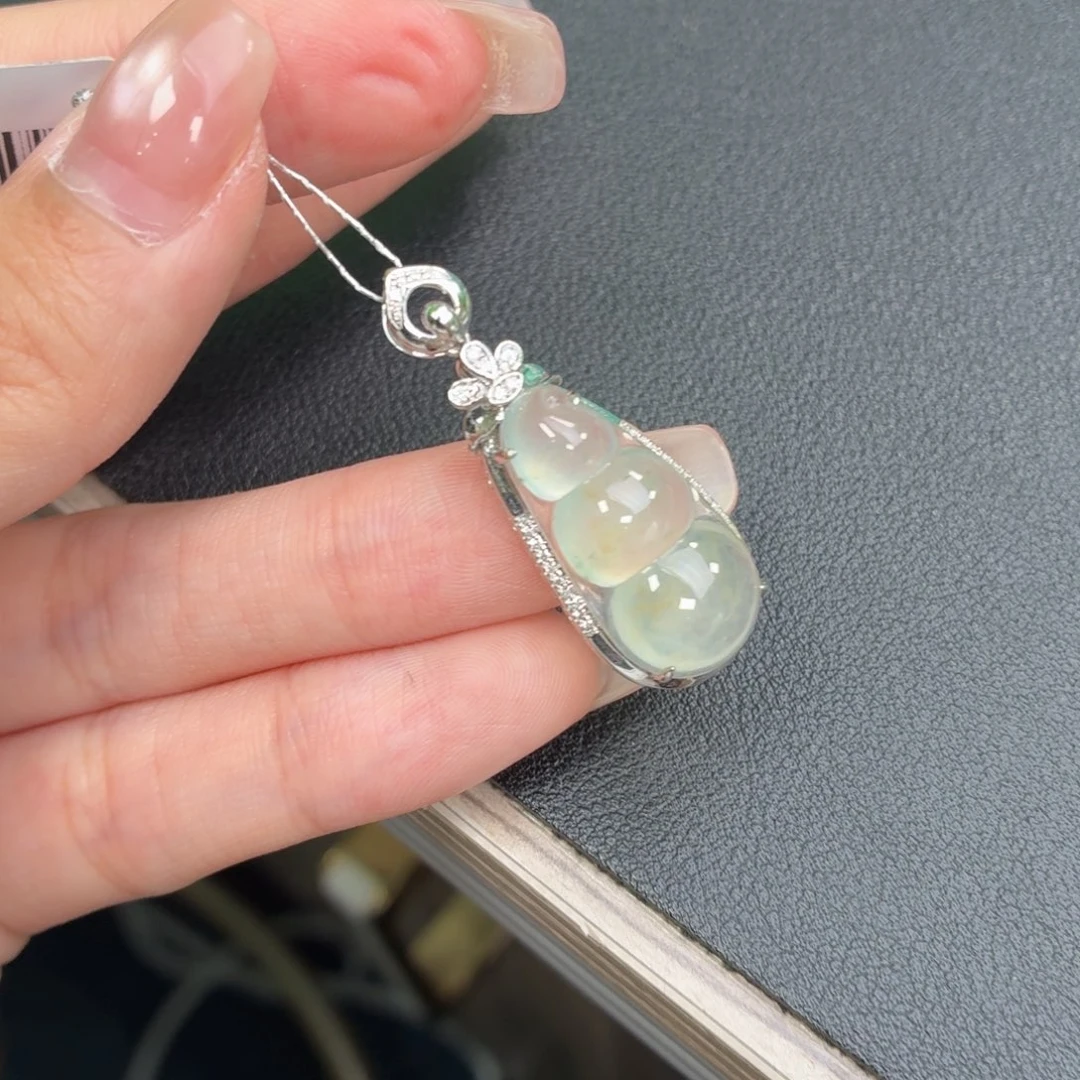 翡翠18K金镶嵌颈饰