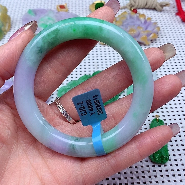 翡翠手镯未镶嵌翡翠