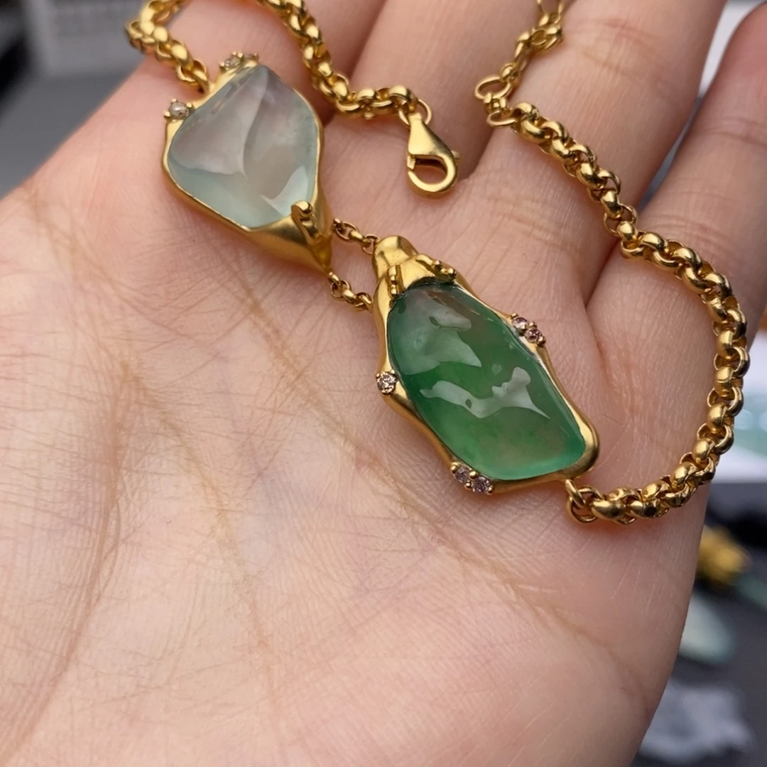 翡翠18K金镶嵌颈饰龙凤