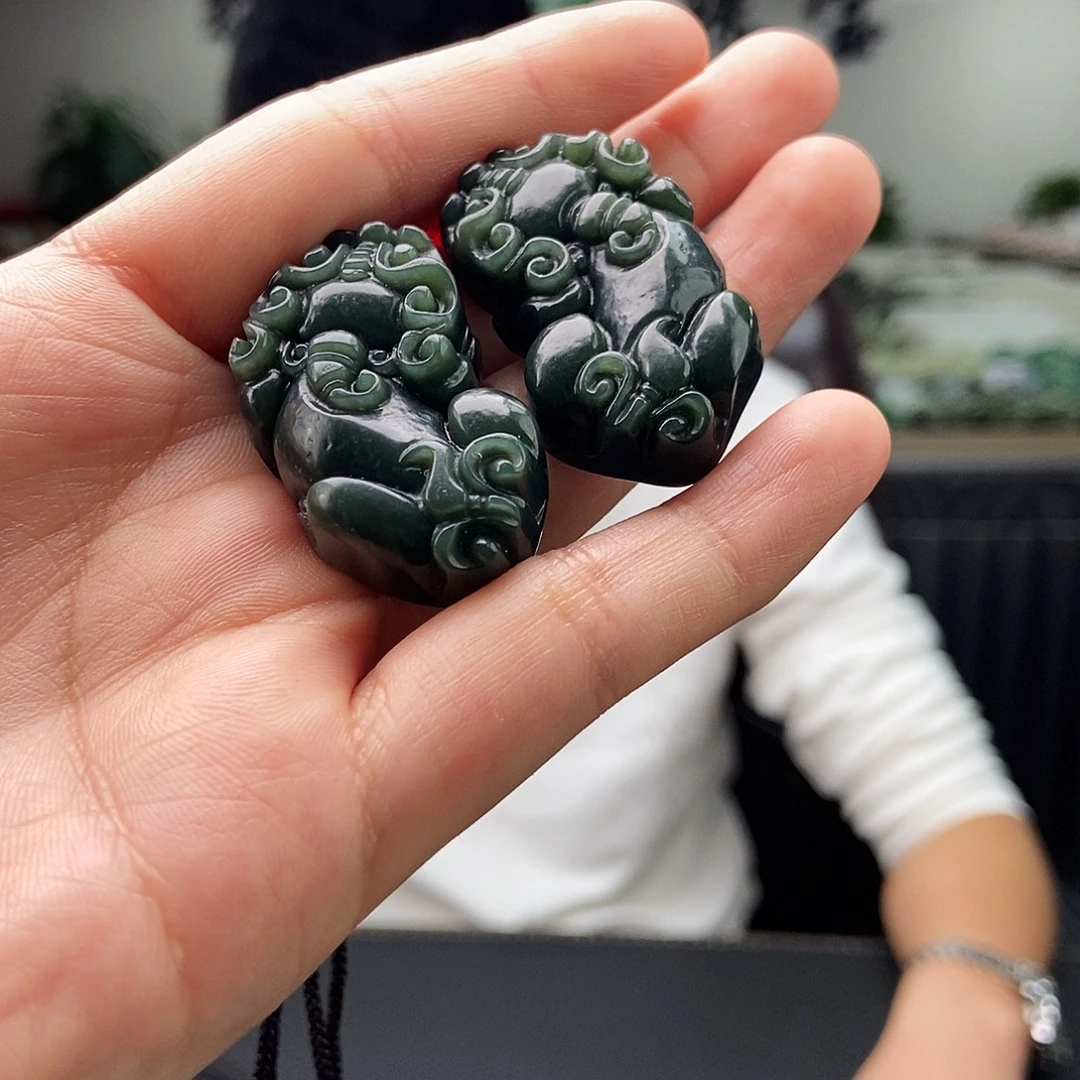 和田玉未镶嵌颈饰颜色多样性发拍一发一对