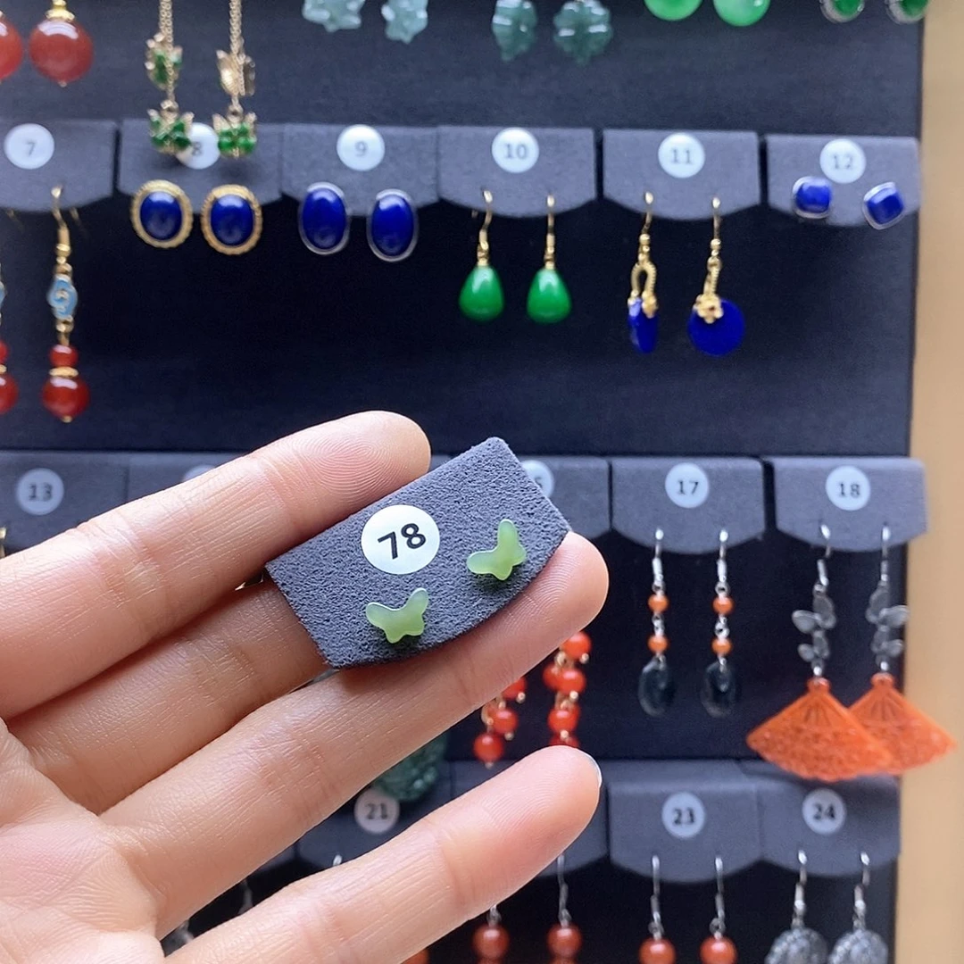 和田玉未镶嵌耳饰