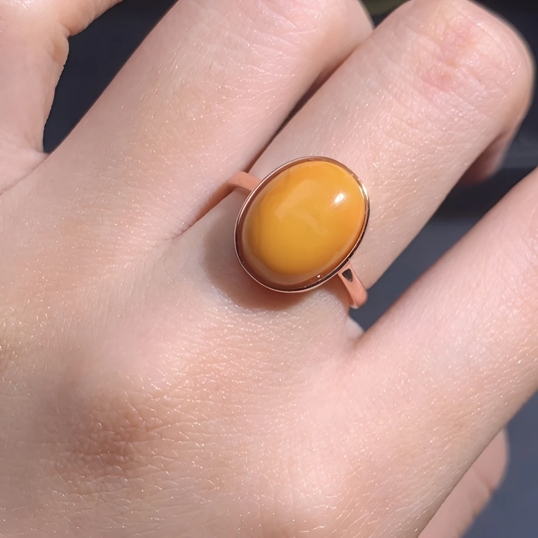 福利s925银蜜蜡鸡油黄大戒指一枚(A2-55)