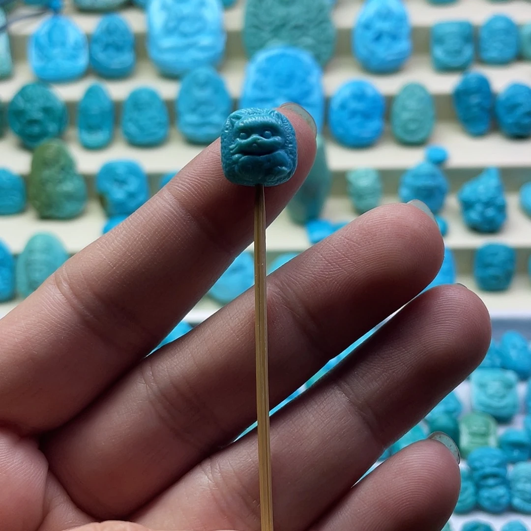 绿松石未镶嵌颈饰