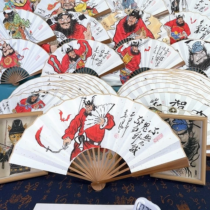小***兵国画手绘折扇一把