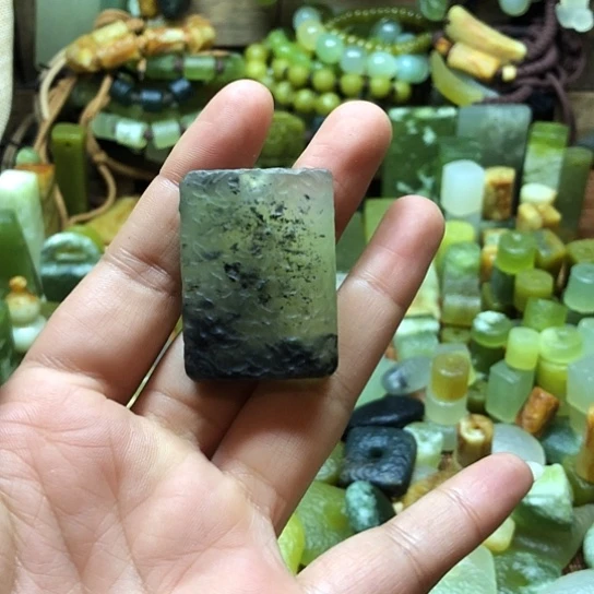 未镶嵌岫玉吊坠岫