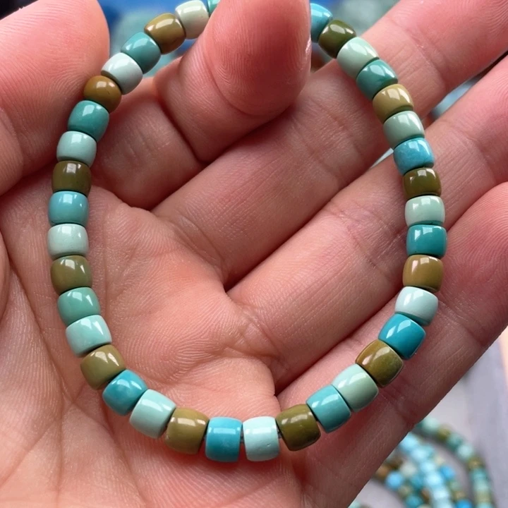 绿松石颈饰未镶嵌