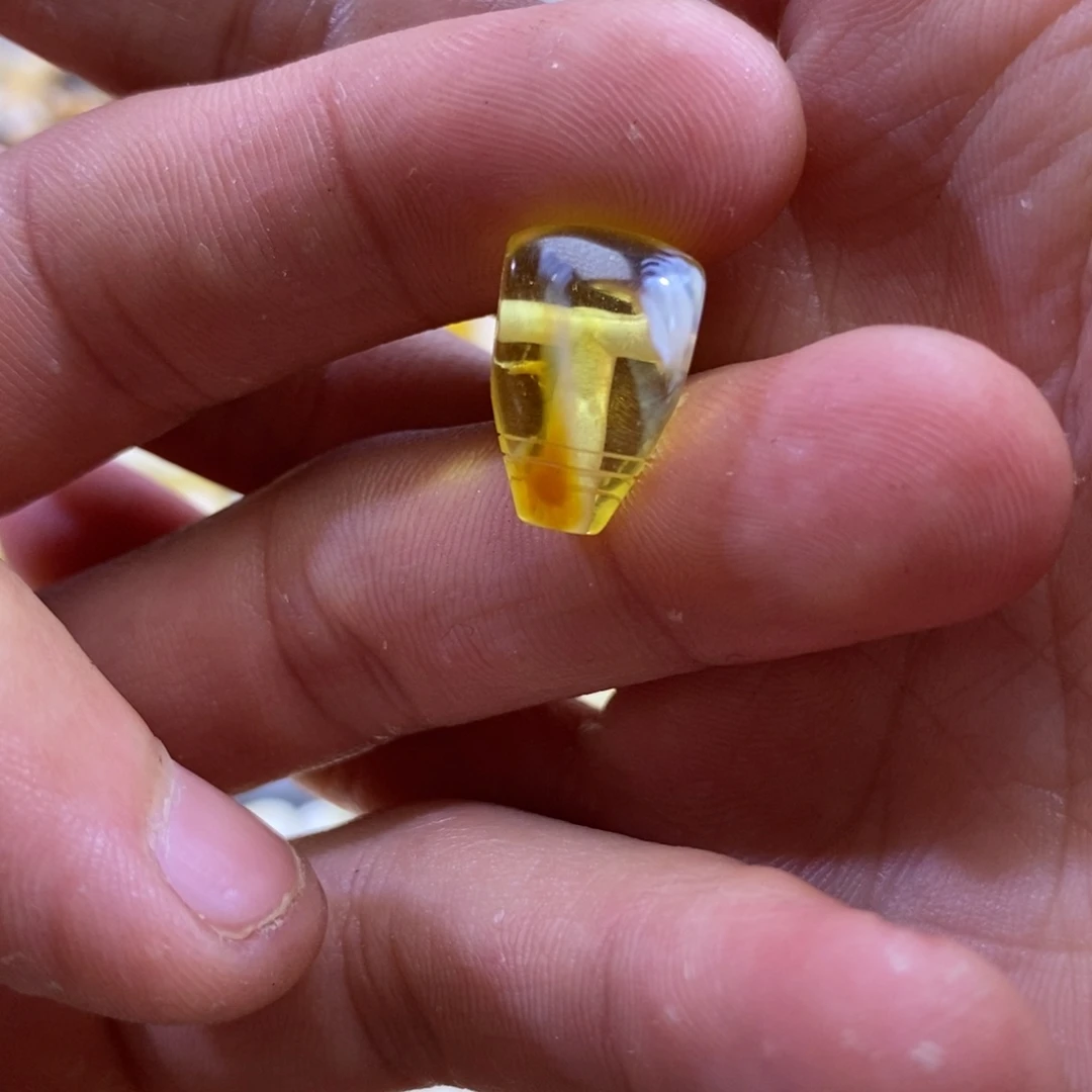 琥珀珠宝奇石未镶嵌