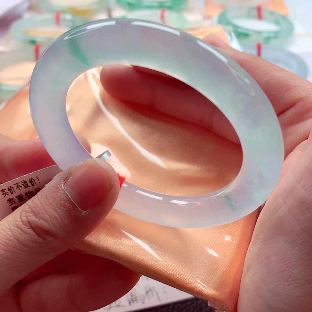 翡翠未镶嵌手镯（圆镯）师妹52.5圆条冰冰同款种水毕业