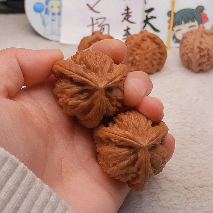吊坠文玩核桃高**，三棱