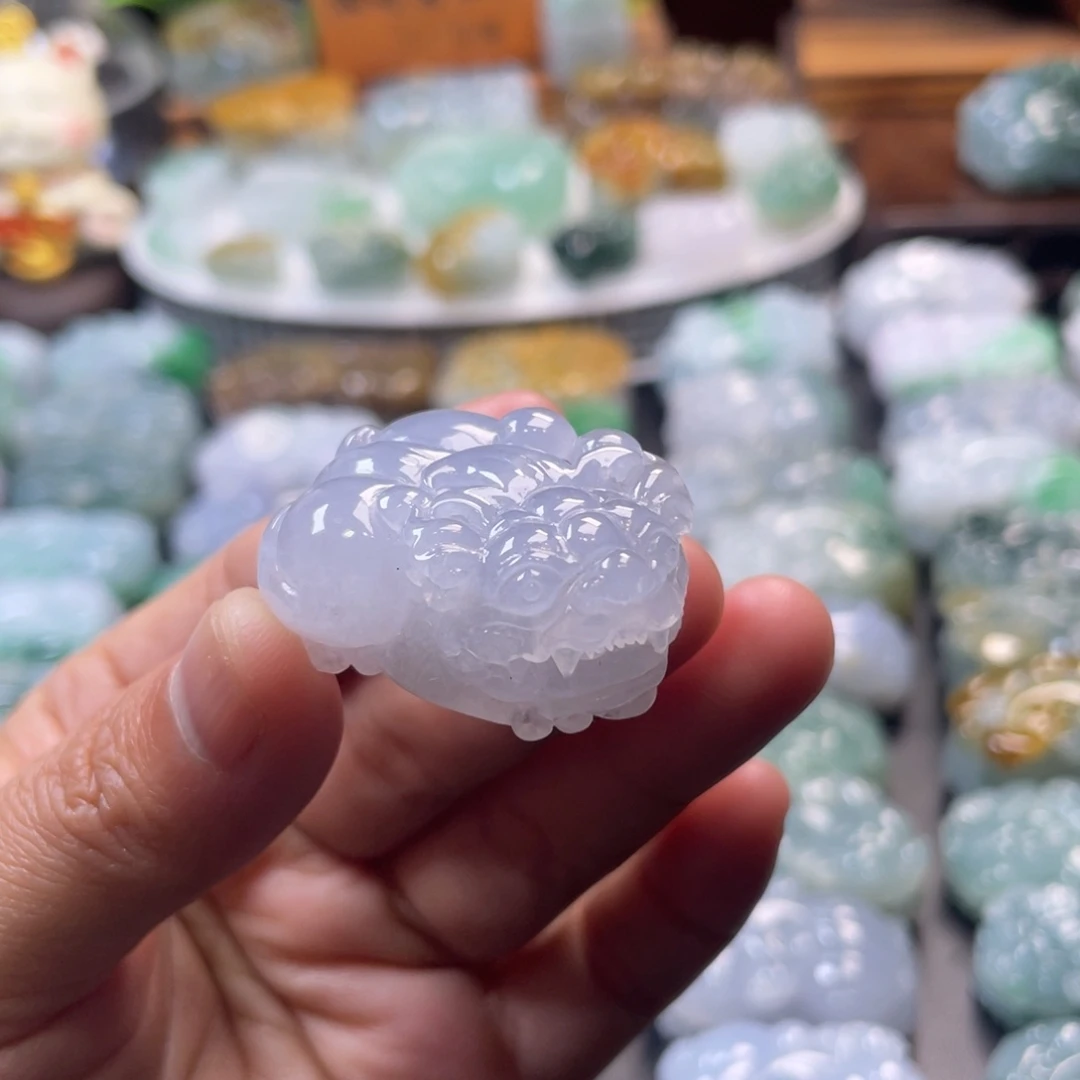 翡翠未镶嵌颈饰貔貅