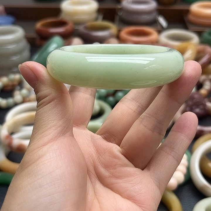 石英质玉未镶嵌手镯