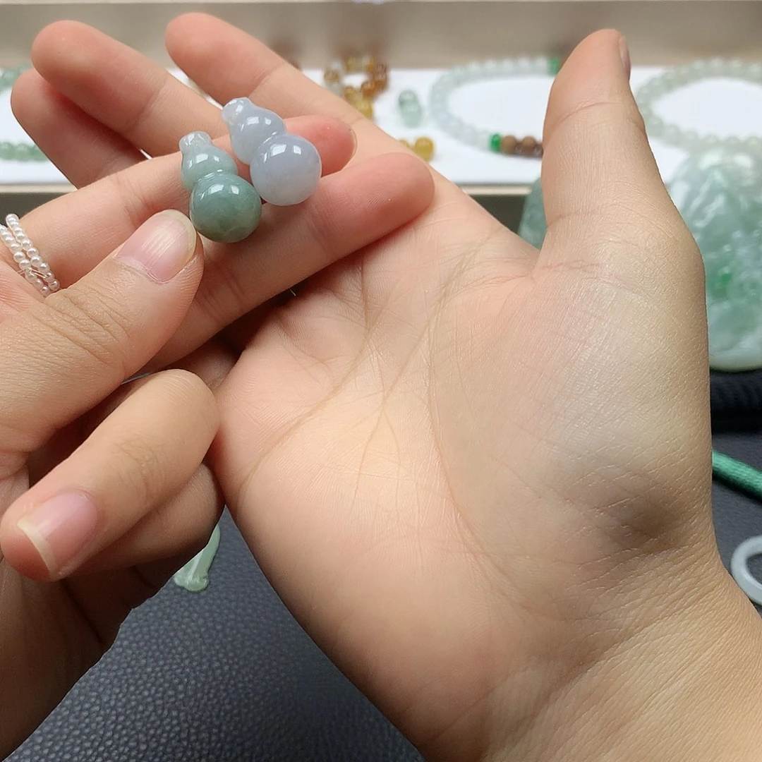 翡翠未镶嵌颈饰葫芦