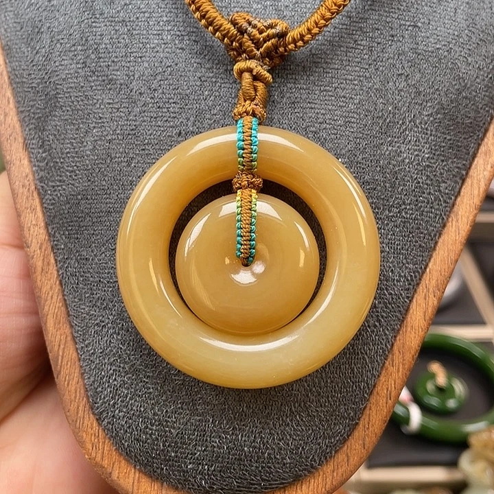 和田玉（糖玉）未镶嵌颈饰（黄金糖）