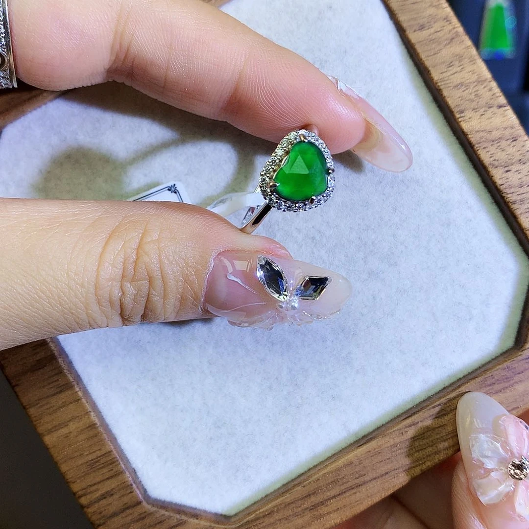 翡翠戒指银S925镶嵌天然翡翠戒指