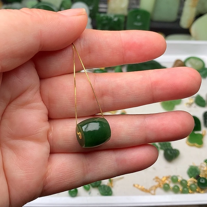 和田玉未镶嵌颈饰梅*木