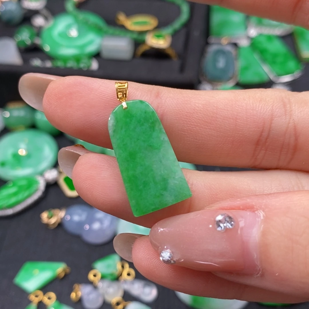 翡翠颈饰18K金镶嵌翡翠