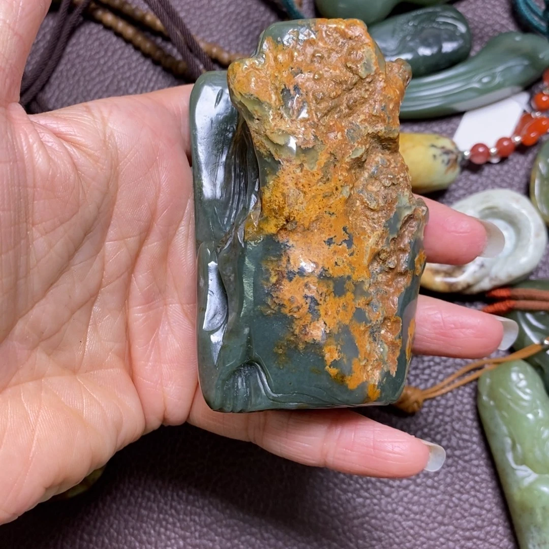 岫岩河磨玉（透闪石质玉）无未镶嵌奔****头