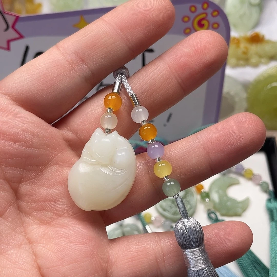 逮***叽蛇纹石玉未镶嵌颈饰