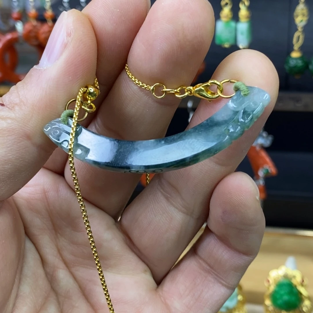 颈饰未镶嵌翡翠吊坠