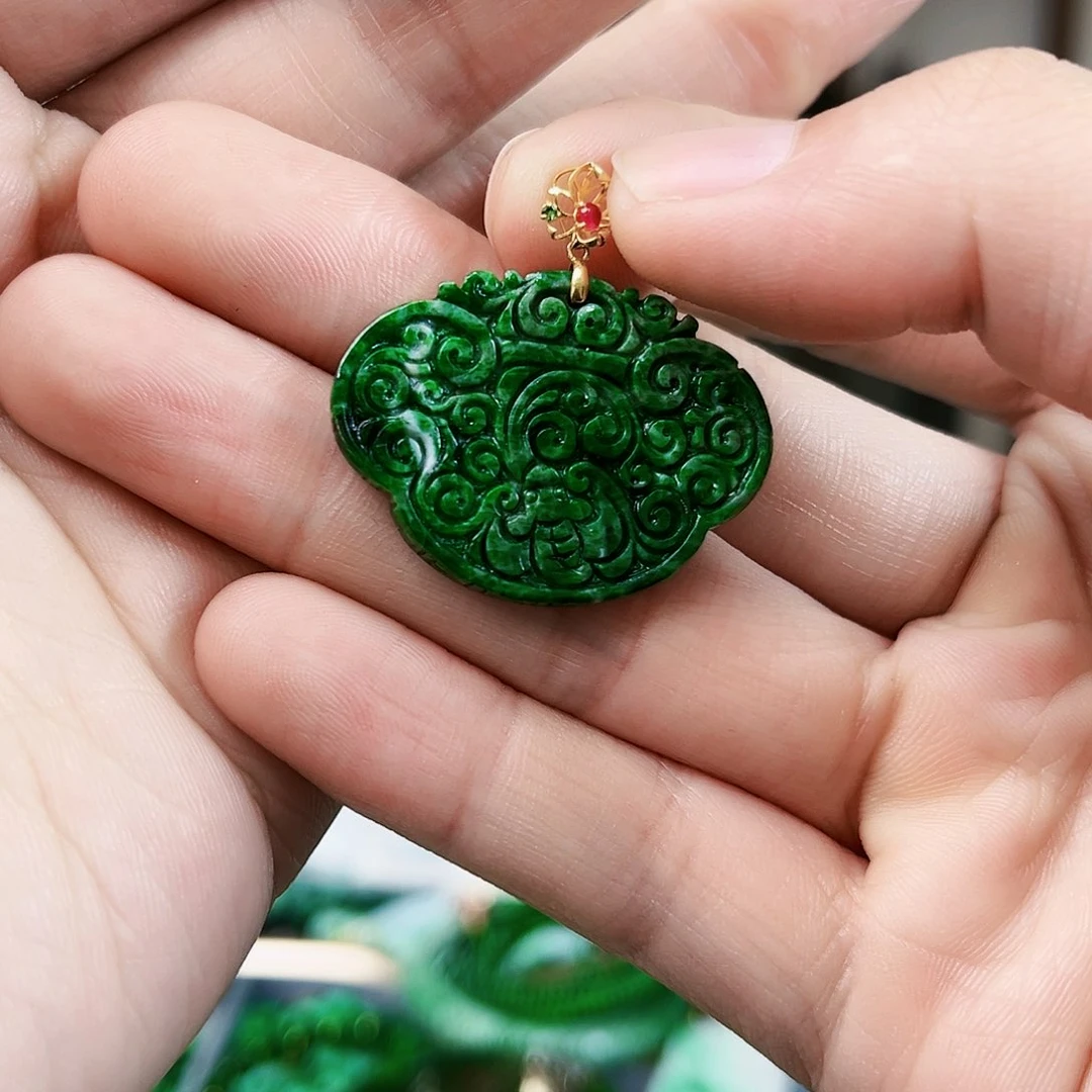 翡翠颈饰18K金镶嵌吊坠