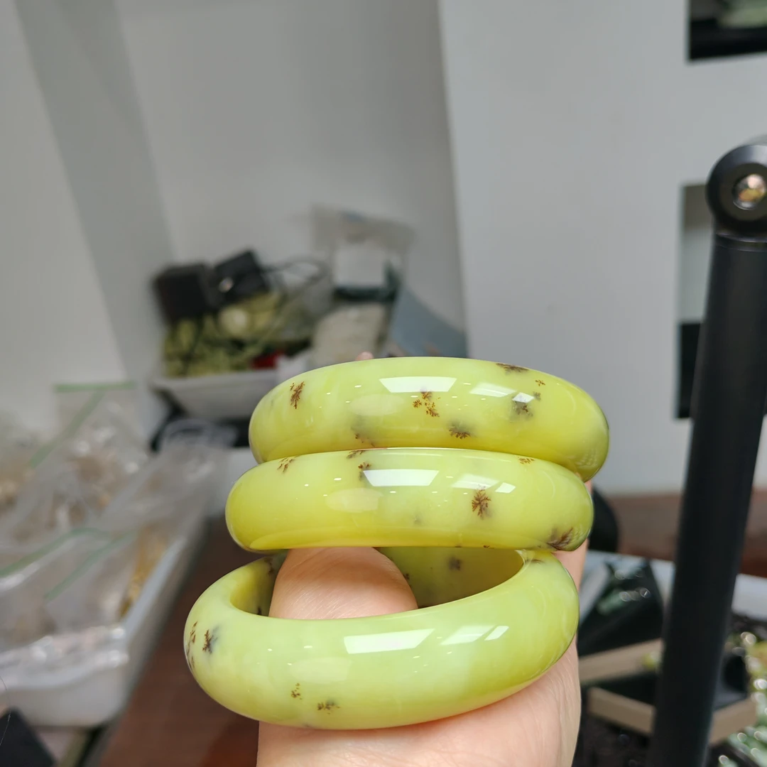 岫玉上品精美玉化金钱草轮胎手镯（随机发货 其中一个）