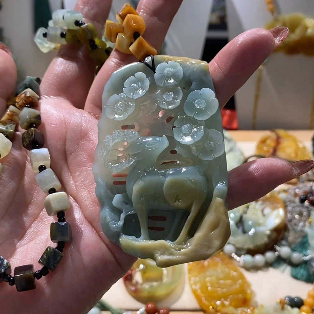 蛇纹石玉未镶嵌颈饰