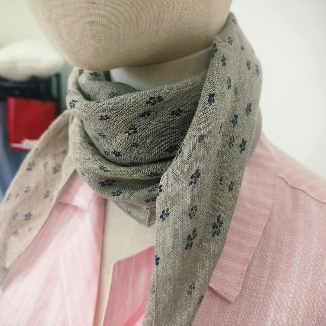 C051 亚麻36支飘花方巾 65cm